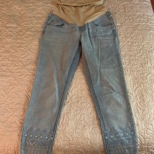 Crop maternity jeans